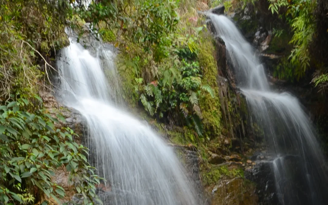 Cascada Las Gemelas y Estrecho de Cajones